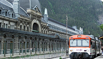 Viaje guiado en el tren El Canfranero