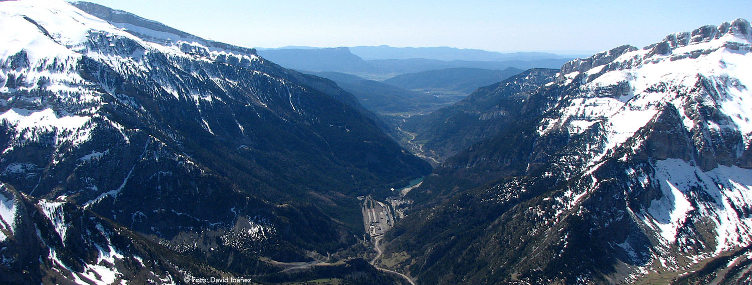 Canfranc en familia    Ven con los tuyos y disfruta de una estancia inolvidable... tenemos un montón de propuestas para todas las edades. ¿Estas de fin de semana con niños? Échale un vistazo a estas propuestas o consúltanos en la Oficina de Turismo.