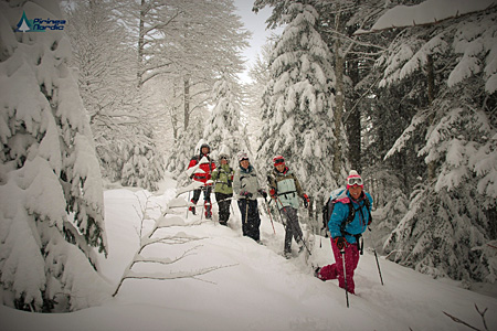 Actividades al aire libre, tanto en invierno como en verano. Esquí de fondo, raquetas de nieve, senderismo y mucha naturaleza.